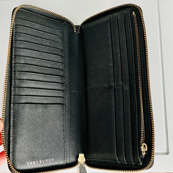 Tory Burch saffiano leather black continental zip around Wallet - Picture 4 of 5